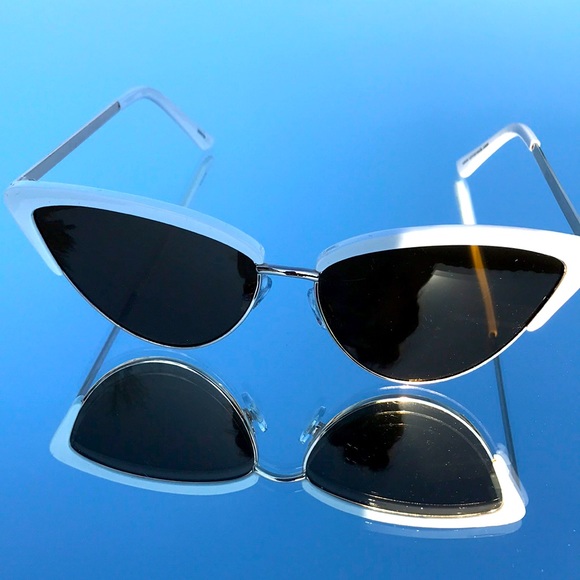 Vintage white frame cat eye sunglasses - Picture 2 of 8